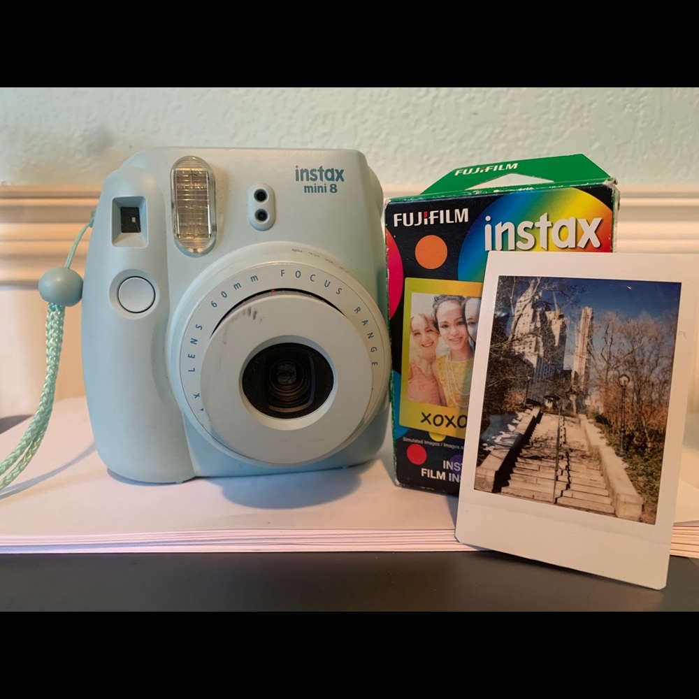 INSTAX MINI 8 POLAROID CAMERA